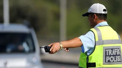 Adana’da emniyet güçleri tarafından gerçekleştirilen geniş kapsamlı trafik denetimlerinde kural