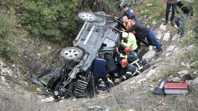 Bilecik-Eskişehir kara yolunda meydana gelen feci kazada kontrolden çıkan bir