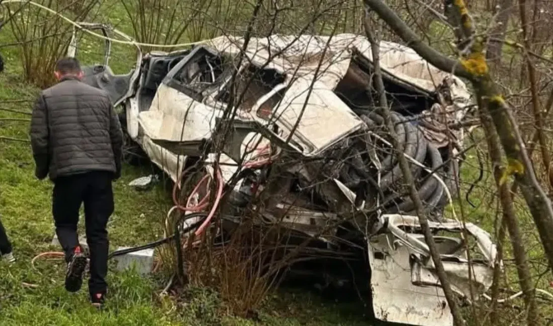 Ordu’nun Korgan ilçesinde kontrolden çıkan bir minibüsün fındık bahçesine yuvarlanması
