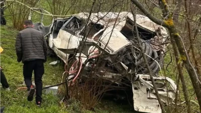 Ordu’nun Korgan ilçesinde kontrolden çıkan bir minibüsün fındık bahçesine yuvarlanması