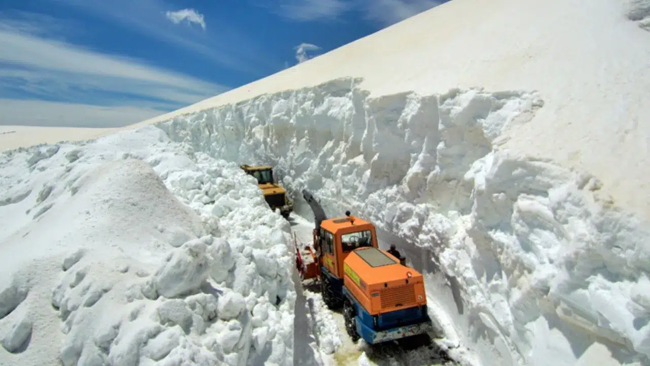 Ardahan’da kış mevsiminin en sert yüzünü gösterdiği noktalardan biri olan