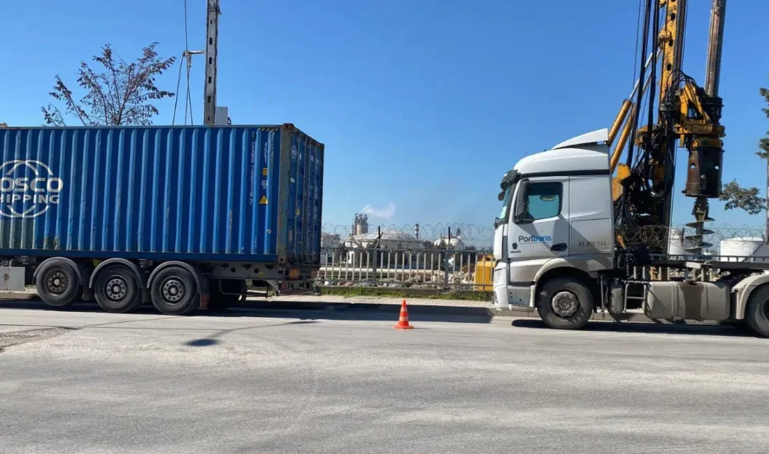 Kocaeli’nin Körfez ilçesinde dorsesini kontrol etmek amacıyla aracını yol kenarına