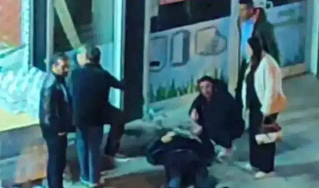 Ankara’nın Mamak ilçesinde belediye otobüsünde seyahat eden yolcular arasında “yan