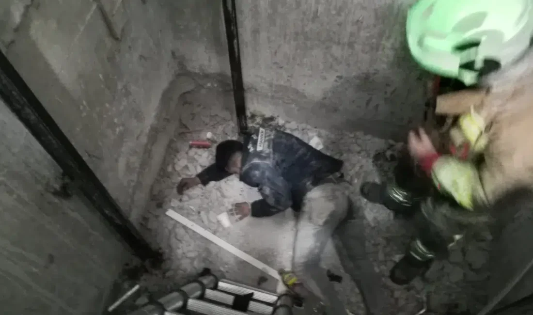 Hatay’ın İskenderun ilçesinde devam eden bir inşaat çalışması sırasında dengesini