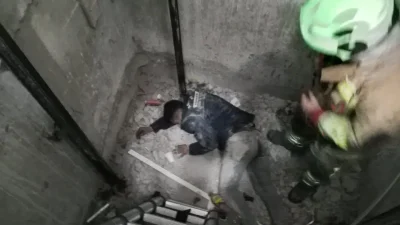 Hatay’ın İskenderun ilçesinde devam eden bir inşaat çalışması sırasında dengesini