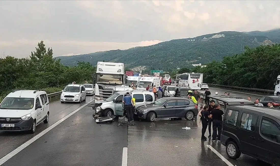 Manisa’nın Salihli ilçesinde akşam saatlerinde meydana gelen zincirleme trafik kazası