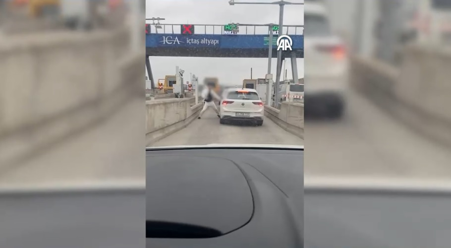 İstanbul Kuzey Marmara Otoyolu’nda tır şoförü ile otomobil sürücüsü arasında