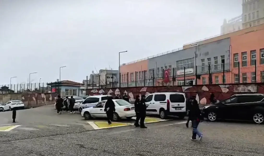 Şanlıurfa genelinde emniyet güçleri tarafından okul çevreleri ile öğrenci servislerine
