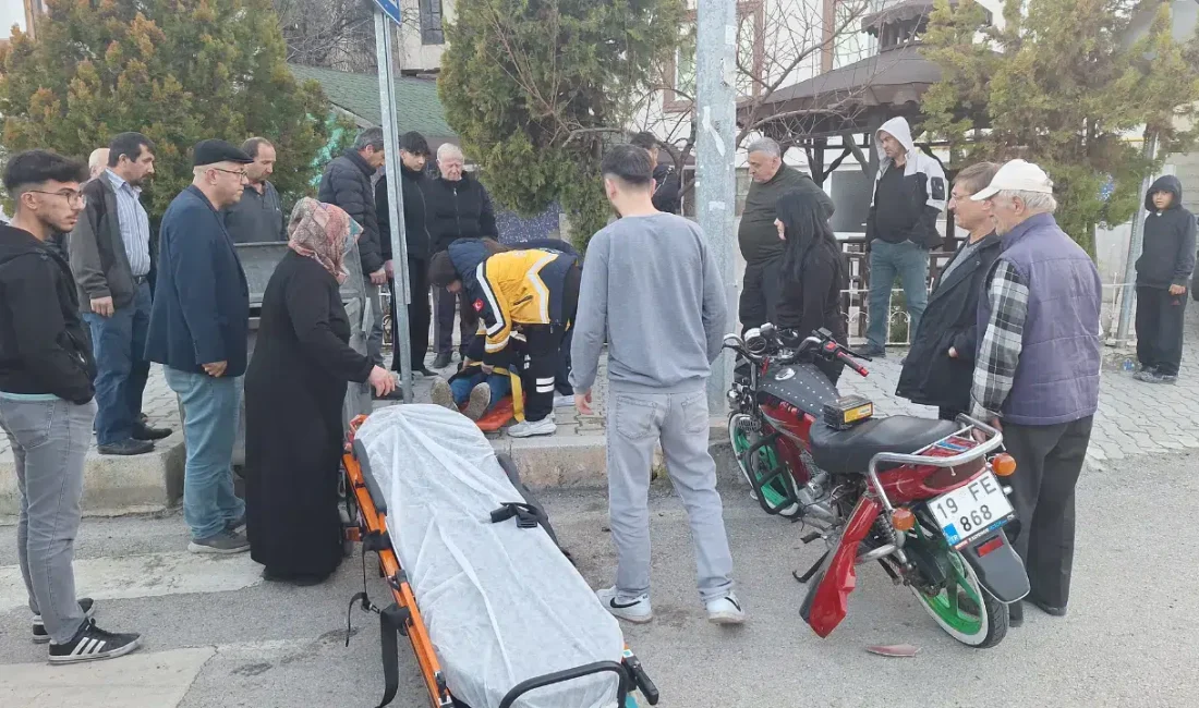 Çorum’un İskilip ilçesinde motosiklet ile servis minibüsünün çarpışması sonucu meydana