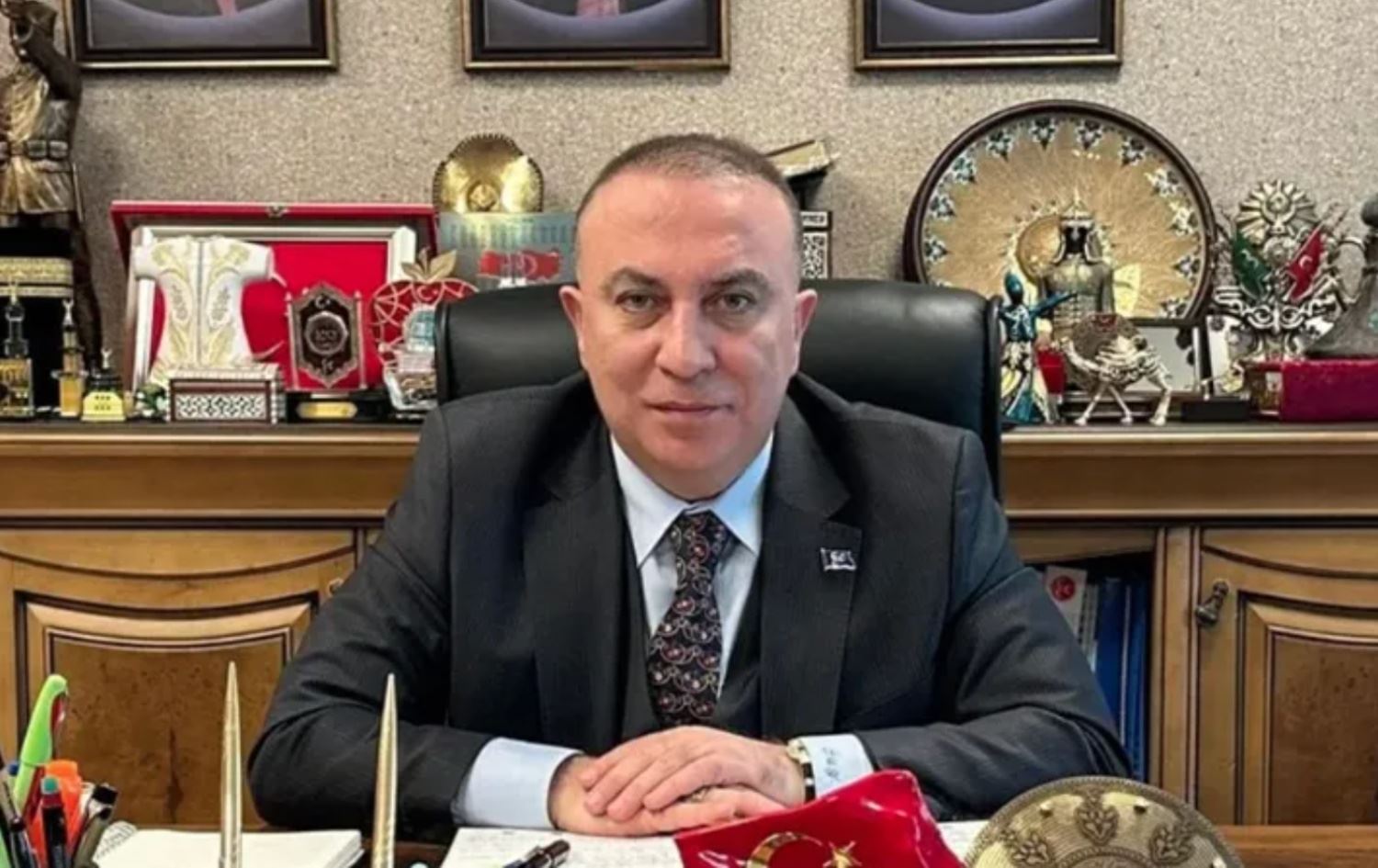 Milliyetçi Hareket Partisi’nde (MHP) akşam saatlerinde siyaset gündemine bomba gibi