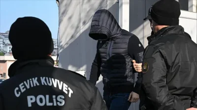 İzmir’de TOKİ’nin sosyal konut projesini fırsat bilerek vatandaşların birikimlerine göz