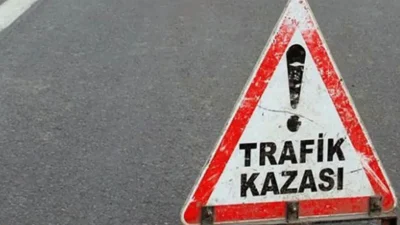 Bilecik’in Bozüyük ilçesinde seyir halindeki bir otomobilin yağmur kanalına girerek