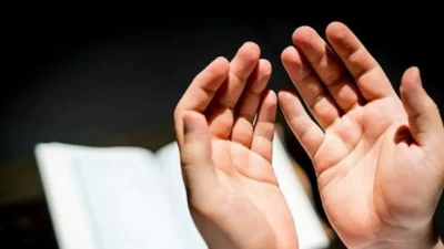 Mübarek Cuma gününün manevi iklimini sevdikleriyle paylaşmak isteyen milyonlarca kişi,