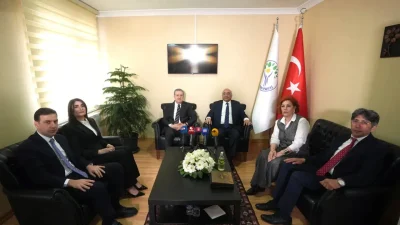 Ramazan Bayramı’nın getirdiği hoşgörü iklimiyle birlikte siyasi partiler arasındaki geleneksel