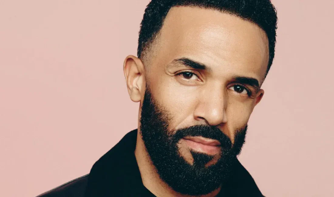 Müzik dünyasının efsane isimlerinden İngiliz şarkıcı ve söz yazarı Craig