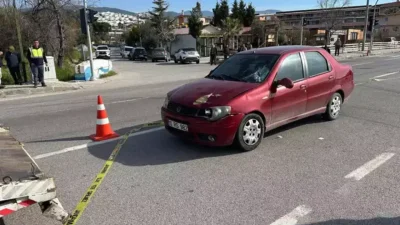 Çanakkale’nin Ayvacık ilçesinde yolun karşısına geçmeye çalışırken otomobilin çarpması sonucu