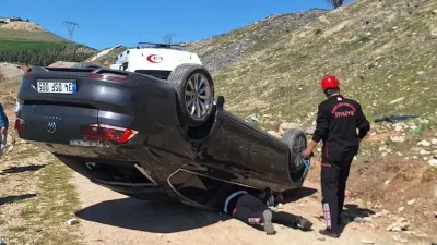 Kahramanmaraş-Kayseri karayolu üzerinde seyir halindeyken kontrolden çıkan otomobilin metrelerce yükseklikteki