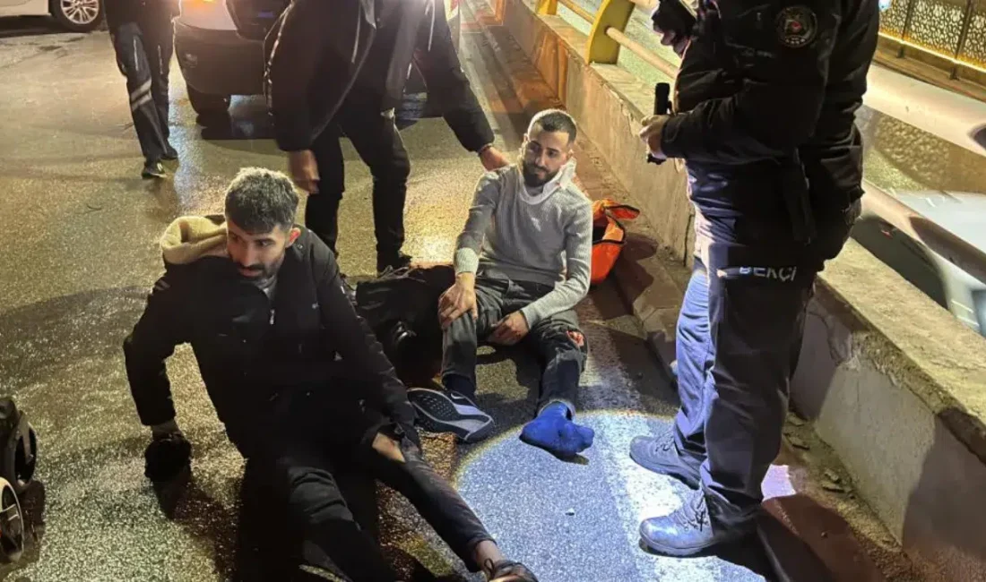 Aksaray’da kontrolden çıkan motosikletin bir otomobile arkadan çarpması sonucu ortalık