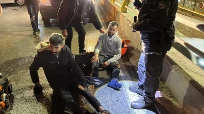 Aksaray’da kontrolden çıkan motosikletin bir otomobile arkadan çarpması sonucu ortalık