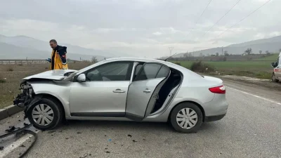 Amasya’nın Gümüşhacıköy ilçesinde iki otomobilin karıştığı feci trafik kazasında ortalık