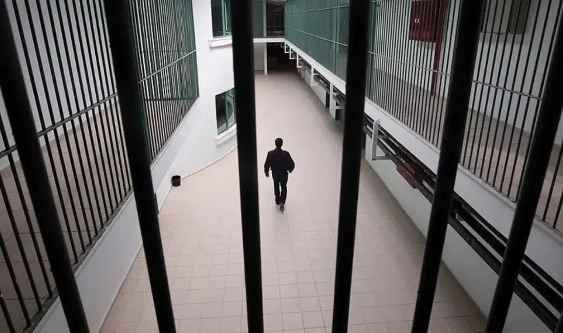 Kars Emniyet Müdürlüğü ekiplerinin titizlikle yürüttüğü eş zamanlı operasyonlarda, haklarında