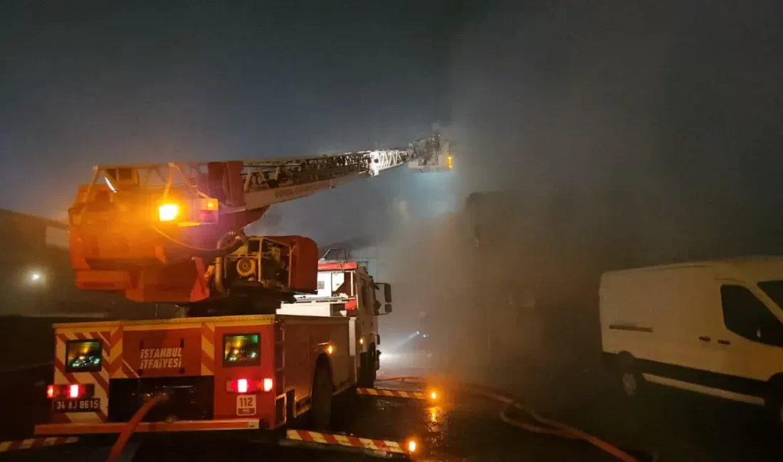 İstanbul Sultangazi’de öğle saatlerinde meydana gelen trafo yangını, kısa sürede