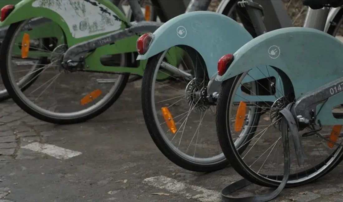 Adana’nın Yüreğir ilçesinde elektrikli bisiklet kullanarak uyuşturucu ticareti yaptığı belirlenen