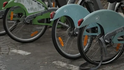 Adana’nın Yüreğir ilçesinde elektrikli bisiklet kullanarak uyuşturucu ticareti yaptığı belirlenen