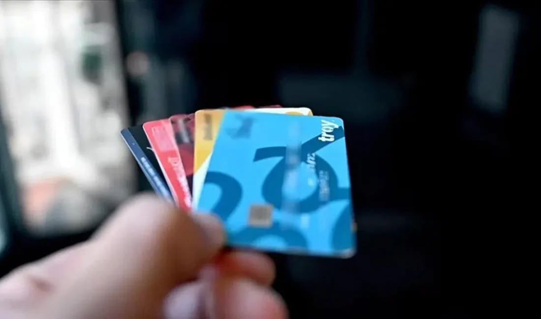 İran’ın stratejik öneme sahip Hürmüz Boğazı’nı ticari gemilerin geçişine açması