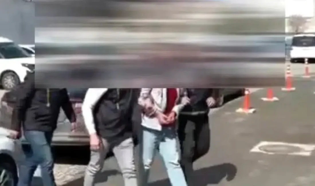 Kütahya Emniyet Müdürlüğü ekiplerinin gerçekleştirdiği titiz operasyonla, hakkında 20 yıl