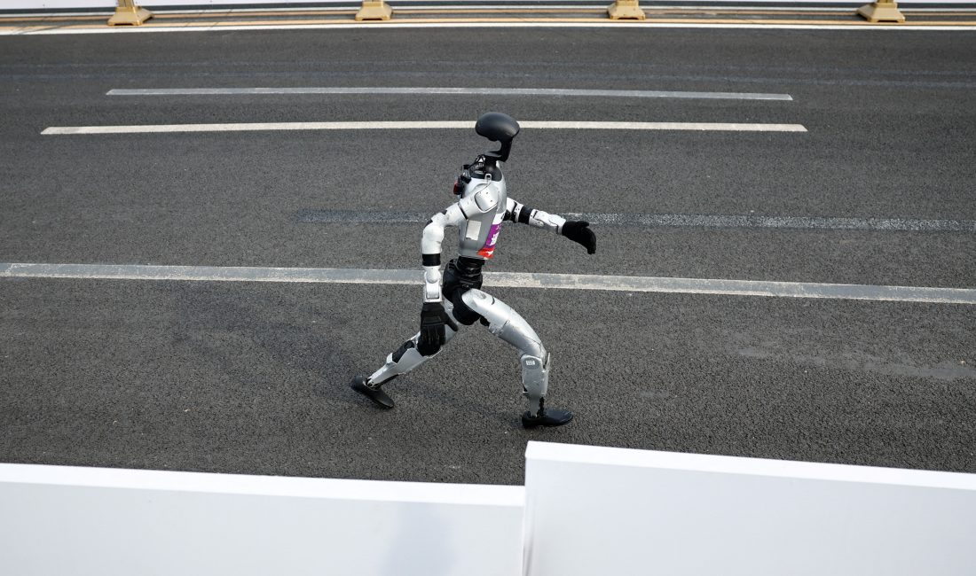 Pekin’de düzenlenen sıra dışı yarışta teknoloji dünyasını sarsan bir gelişme