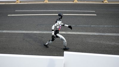 Pekin’de düzenlenen sıra dışı yarışta teknoloji dünyasını sarsan bir gelişme