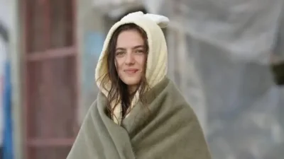 Taşacak Bu Deniz dizisinde canlandırdığı Eleni karakteriyle kısa sürede milyonların