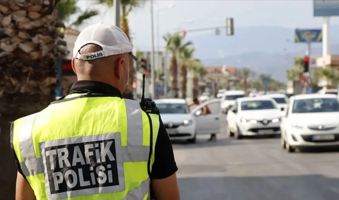 Bursa’nın Kestel ilçesinde motosikletinin üzerine uzanarak akrobatik hareketler yapan ve