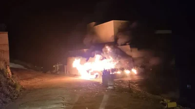 Antalya’nın Alanya ilçesinde sessizliği bozan alevler müstakil bir evi adeta