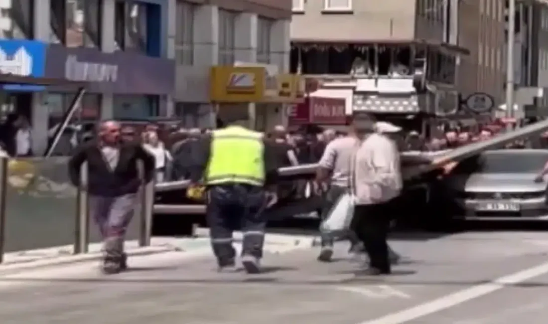 Ankara’nın en işlek noktalarından biri olan Ulus Meydanı’nda kontrollü bina