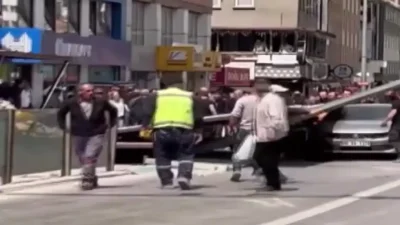 Ankara’nın en işlek noktalarından biri olan Ulus Meydanı’nda kontrollü bina