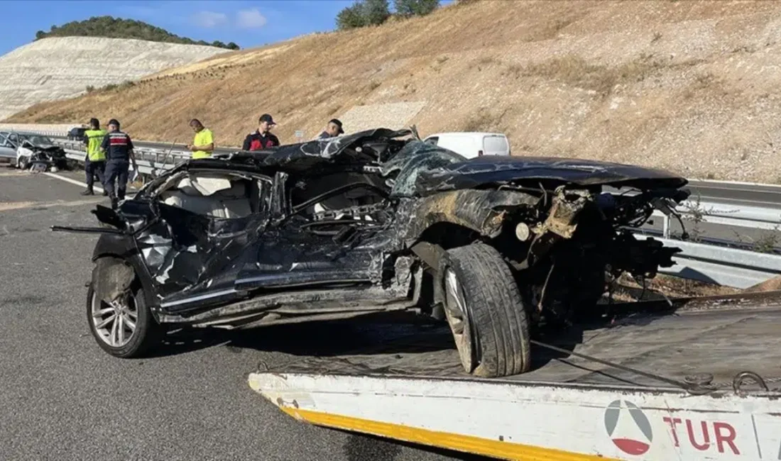 Balıkesir-İstanbul otoyolu Dallımandıra mevkiinde meydana gelen çift taraflı trafik kazasında
