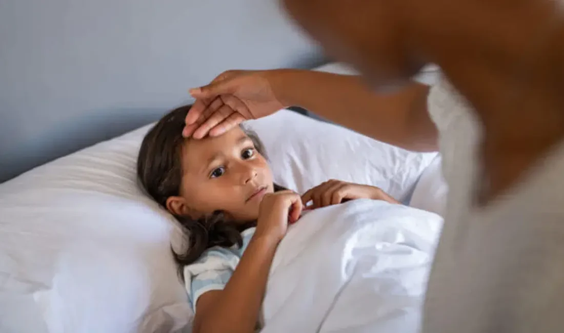 Mevsim geçişlerinde yaşanan ani sıcaklık değişimleri çocukların bağışıklık sistemini zorlarken,