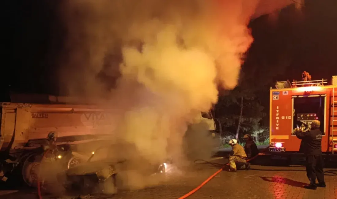 Hatay’ın İskenderun ilçesinde park halindeyken bir anda alevlere teslim olan