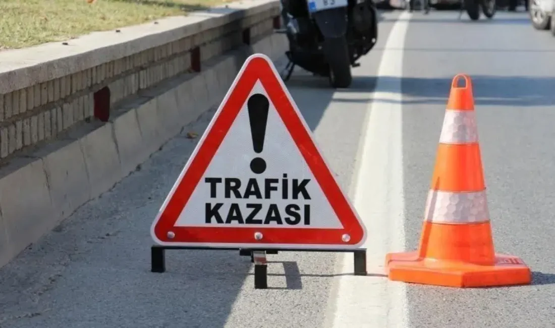 Hatay’ın Kırıkhan ilçesinde seyir halindeyken damperi açık unutulan bir kamyon,