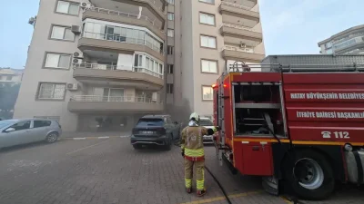Hatay’ın İskenderun ilçesinde bir binanın bodrum katında yükselen alevler mahalle