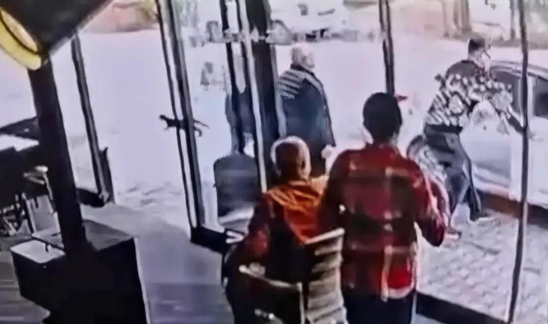 Bartın’da park halindeki bir otomobilin el freninin çekilmemesi nedeniyle aniden