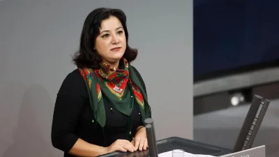 Almanya Federal Meclisi’nde Sol Parti saflarında siyaset yapan Türkiye kökenli