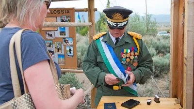 Amerika Birleşik Devletleri’nin Nevada eyaletinde, bir evin bahçe çitleriyle çevrili