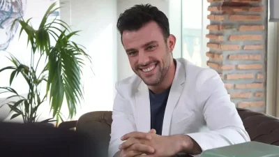 Televizyon ekranlarının yeni soluğu Delikanlı dizisinde Sarp karakteriyle büyük beğeni