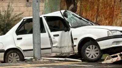 Adıyaman’ın Kahta ilçesinde sürücüsünün direksiyon hakimiyetini kaybettiği otomobilin yol kenarındaki