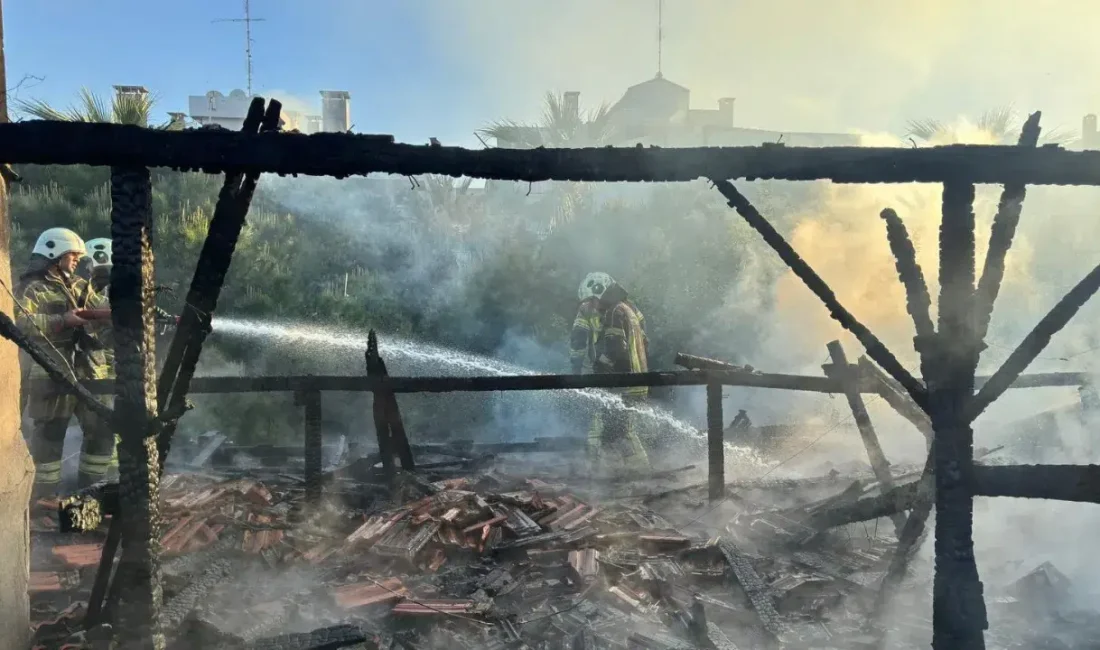 İzmir’in Karşıyaka ilçesinde bir restoranın çatısında başlayan ve kısa sürede
