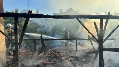 İzmir’in Karşıyaka ilçesinde bir restoranın çatısında başlayan ve kısa sürede