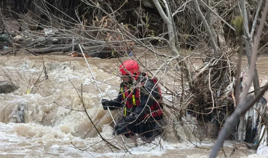 Hakkari’nin Şemdinli ilçesinde üç gün önce dengesini kaybederek dereye düşen